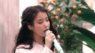 اجرای زنده آهنگ eight از آیو (ورژن آکوستیک)