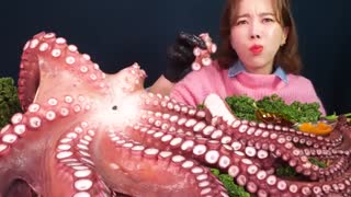 먹방 ASMR] 레전드!  16KG 역대 급] 초대 왕 문어 먹방 16KG Biggest Octopus Eatingshow realsound Ssoyoung