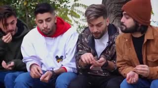 تیک تاک جدید خییلی باحاله ... پسرا معمولا همینطوری با هم حرف میزنن خخخخخ