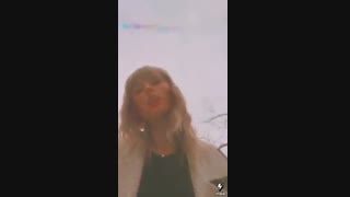 لب خونی تیلور با اهنگ delicate کپشن مهمممممم