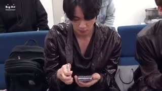 bts bobmb _ این قسمت : طرز کار باگوشی را از جین بیاموزید