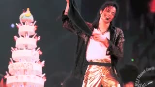 مایکل رو تو کنسرتش سوپرایز کردن<: