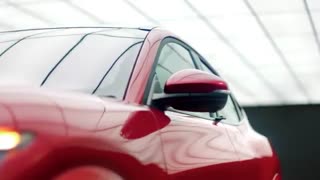 فورد موستانگ مک ای - نمایش طراحی داخلی و بدنه