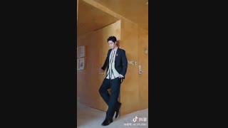 xiao zhanآپدیت جامونده ی استدیوی جان با پشت صحنه ی عکسبرداریشون چه حسی داره هر روز صبح با همچین چهره ای توی آیینه رو به رو بشی؟