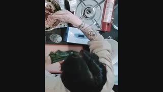 نمیدونم چرا بعضی آرمی خودشون رو جر دادن.دست خودش هست هرکار میخواد بزار بکنه بچه.کرده دیگه.