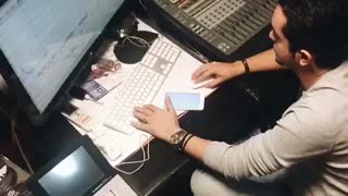 آهنگ بیدارم کن - با نوای میلاد فرهودی