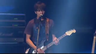 اجرای آهنگ Iʻm A Loner از CNBLUE در کنسرت Blue Night