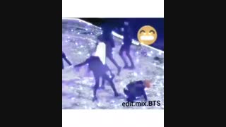 تفاوتی بین تهیونگ و بچه ۶ ساله میبینید؟!