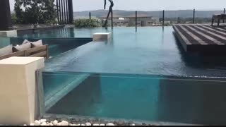 استخر لبه نامحدود