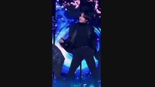 بی تی اس میکس از وی