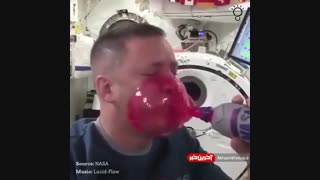 سختی های غذا خوردن در فضا!!!؟!
