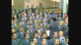 اجرای سرود توسط نیروی هوایی ارتش جمهوری اسلامی در محضر امام خمینی(ره)