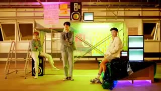 موزیک ویدیو twilight از wei به همراه نام اعضا ( جهت شناختن اعضا)