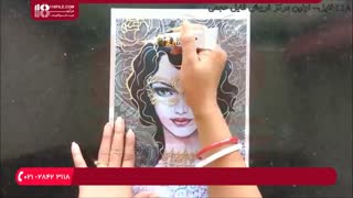 آموزش کشیدن نقاشی یک خانم با گل رز روی شیشه