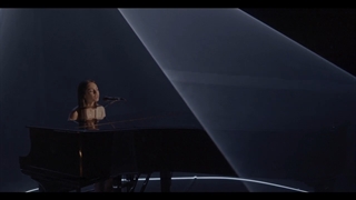 اجرای آهنگ drivers license از Olivia Rodrigo در برنامه The Tonight Show