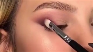 نحوه آرایش چشم با استفاده از سایه چشم