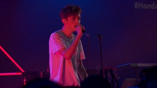 اجرای آهنگ fools از Troye Sivan در iHeartRadio