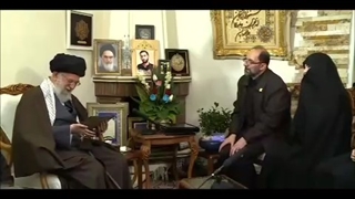حضور رهبر معظم انقلاب اسلامی در منزل شهید محمد حسین حدادیان پس از شهادت