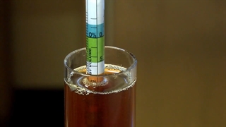 رفراکتومتر چشمی چیست؟ - نحوه کاربری رفراکتومتر- شرکت دانشور شیمی