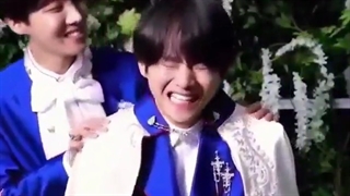 و از علاقه ی اعضا به تهیونگ بگویم براتون ... -)