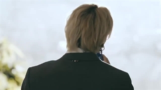 اجرای آهنگ Blue & grey در MTV