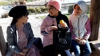 آموزش زبان انگلیسی ژینگل حلما حسین زاده ویانا حسین پور آوا شنبدی