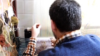 گره میزنم رنگ به رنگ