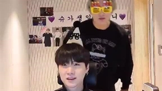 جانگکوک وسط لایو تولد یونگی