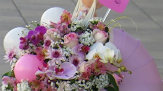 خرید باکس گل تولد مدل گهواره ای