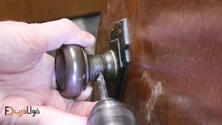 تعمیر درب چوبی قدیمی