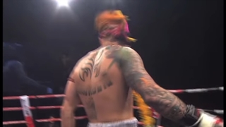 مبارزه موی تای لیام هریسون با محمد کمال