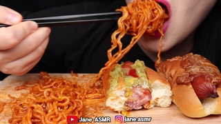 چالش ای اس ام آر هات داگ و نودل آتشین