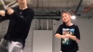 هی دخترخالمو دنبال کنین