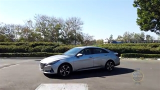 بررسی هیوندای النترا برای اجاره خودرو در جزیره کیش | کیش استریت