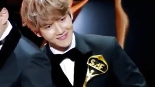 برید بهش بگید یکم کمتر توت‌فلنگی باشه :)