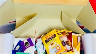 اشان باکس یک جعبه پر از اشانتیون های جذاب و هدایای تبلیغاتی رایگان