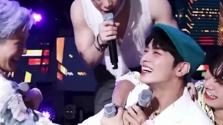 ماچ به گردنش:))