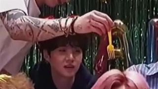 وقتی وسط لایو چنگال به دست جونگ کوک میدن