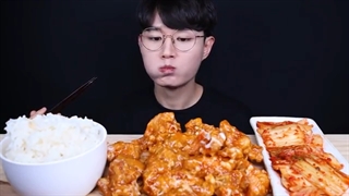 اسمرفود/خودن برنج/مرغ تند/کیمچی