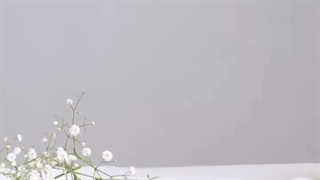 یک کلیپ جذاب از ساعت رومیزی چوبی زیبا