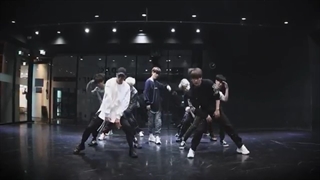 [mirrored] Stray Kids - MIROH Dance Practice Video