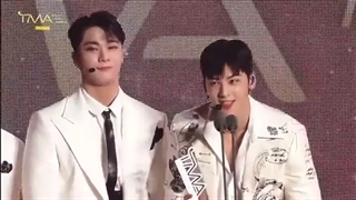 کات برد پسرا با جایزه بونسانگ ارتیست سال 2021 در مراسم* the fact music awards 2021 *