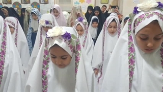 مراسم جشن تکلیف و ضیافت افطاری «دختران ماه» در دبستان دخترانه سعیدی زاده