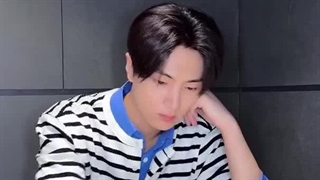 چالش کیوت جیک و جی و سونو با اهنگ loose .... اوخیییی.... جی شبیه منه وقتی اتاق رو تمیز کردم بعد آبجیم میاد میریزه و میپوشه:////